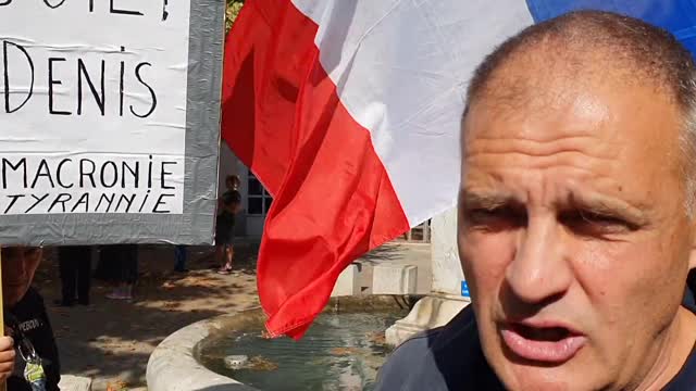 Yvan Benedetti à Voiron "Montjoie Saint-Denis, à bas la macronie !"