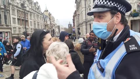 PEOPLE GET ANGREY WITH WITH POLICE WORLD WIDE FREEDOM RALLY TRAFALGER SQUARE LONDON