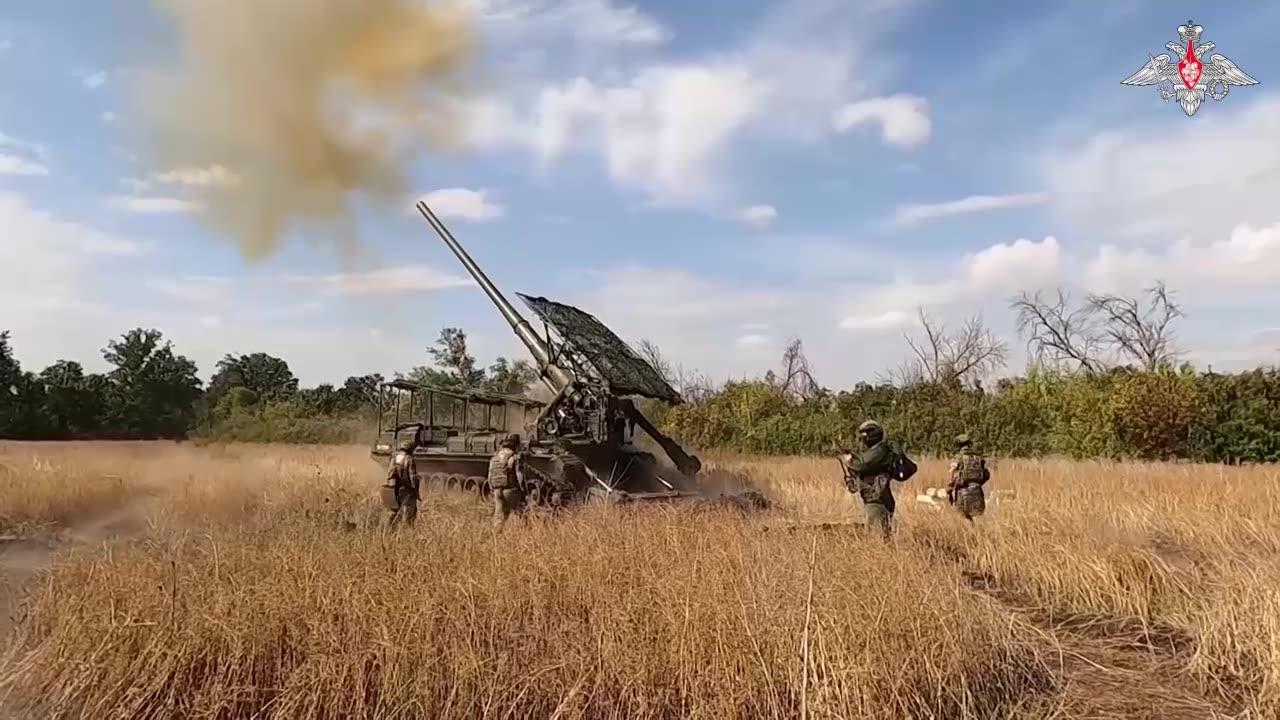 🇷🇺203mm self-propelled artillery unit "Pion" with an anti-drone visor