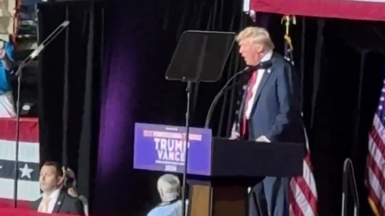 PDJTrump is welcomed by an enthusiastic cheering crowd in Harrisburg, PA!