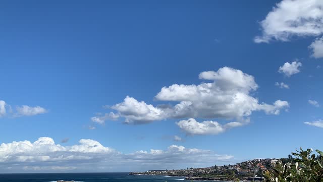 CLOUD MOVEMENT IN BRONTE BEACH.