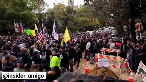 First responders gather outside of Bill de Blasio's Mansion in New York to protest vaccine mandates