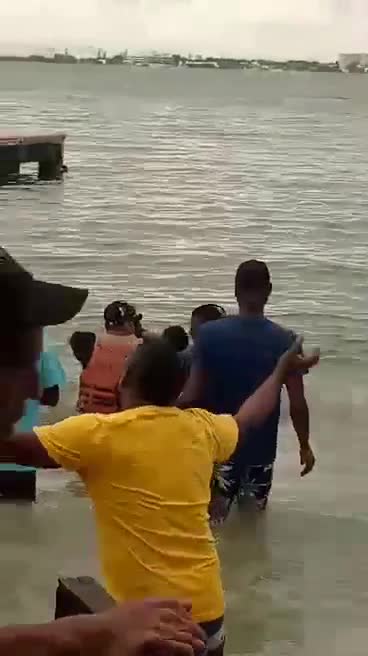 Video: con sillas y puños hombres pelean en playa de Cartagena