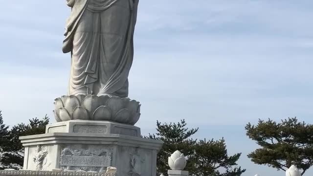 I make a wish to Buddha.