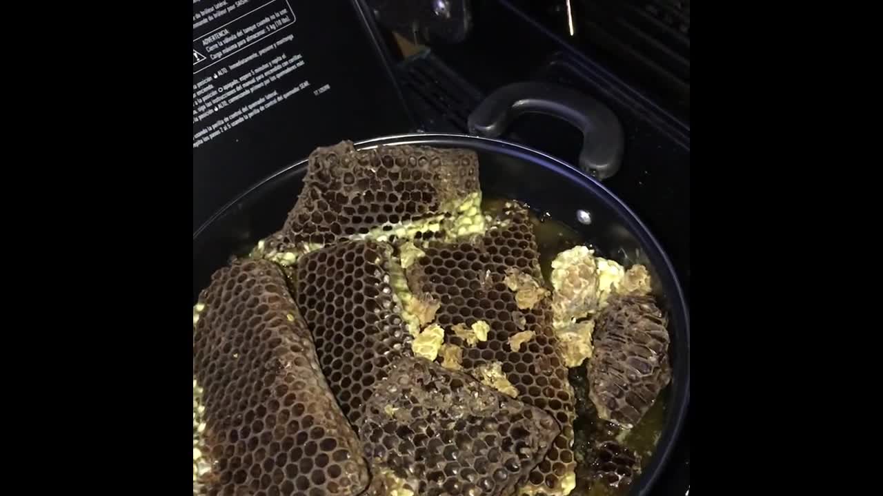 S2E24. Melting down Honey Comb