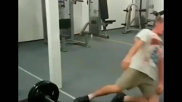CROSSFIT lifting and weightlifting epic gym fails