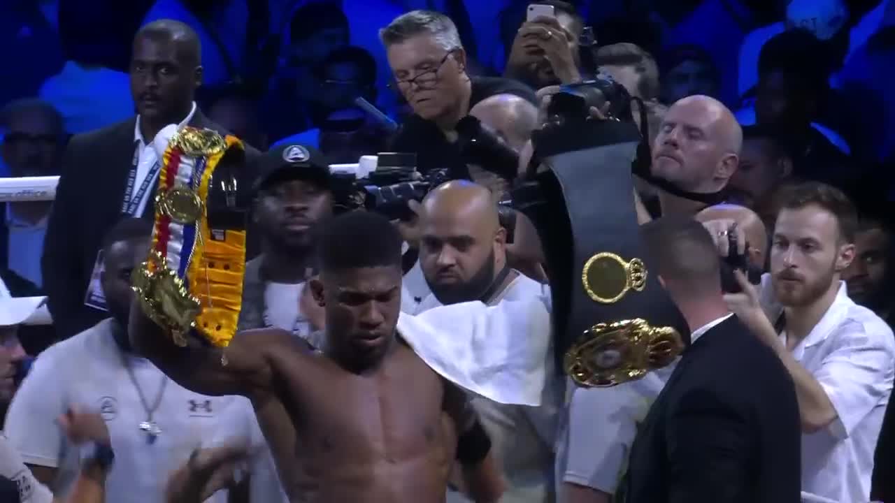 Anthony Joshua confronts Oleksandr Usyk after defeat & throws belts out of the ring