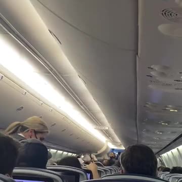 Passengers applaud as Delta flight crew announces masks are optional