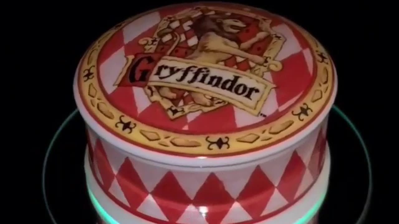 Vintage Royal Doulton Gryffindor Trinket Box #harrypotter #royaldoulton #gryffindor #gryffindorpride