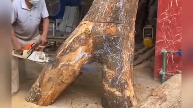 Wood carving - making fast Deer with chainsaw