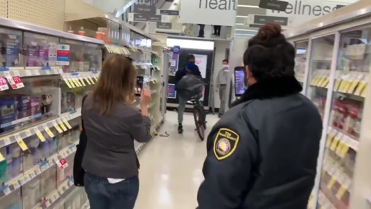 Man Robs San Francisco Walgreens While Security Watches And Lets Him Leave