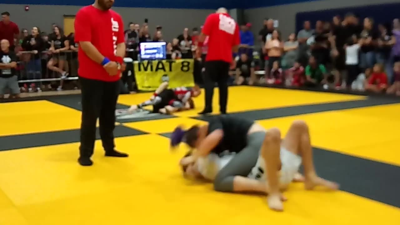 Girl Fights Boy, jiu jitsu, No Gi Grappling