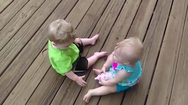 Very Funny Video Of Baby Viral