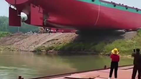 How a ship is launch in sea.