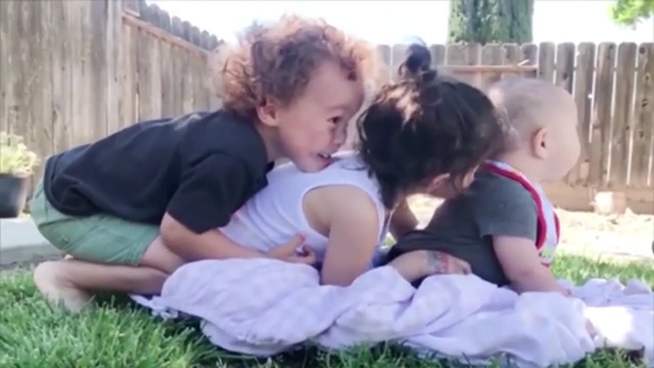 Cute and Funny Babies on Videos!