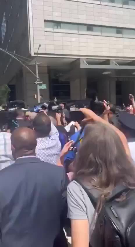 Robert De Niro just got completely trashed !!