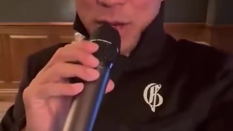 20221106文贵先生视频²：战友们，别忘了健身，别忘了练歌🙏《最远的你是我最近的爱》—七哥卡拉OK😍