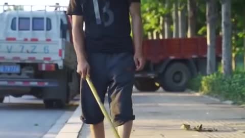 DOG SAVE BLIND MAN LIFE - Dogs are really a man's best friend