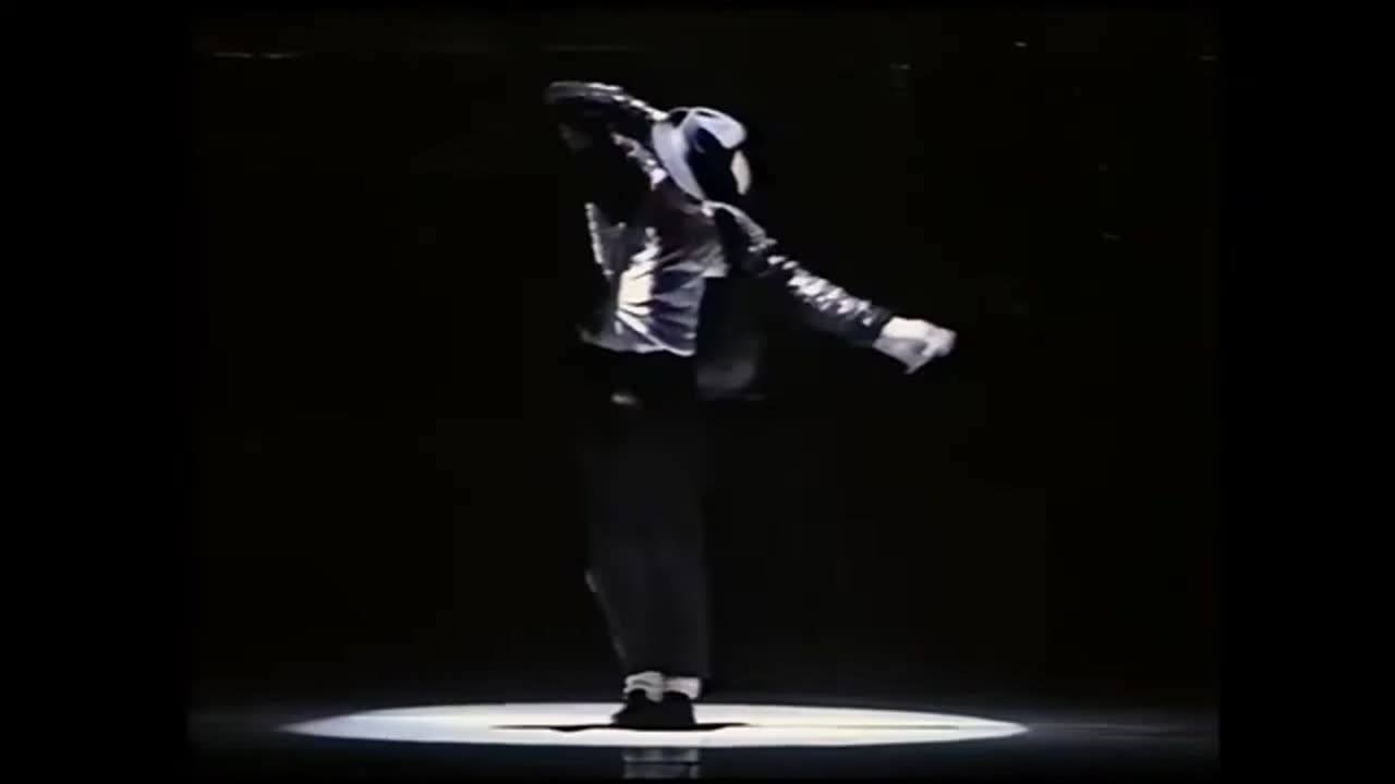 Robot dance video Michael Jackson