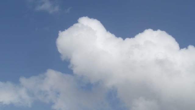 2022.06.22 Mon ciel sans trainées et avec de vrais nuages