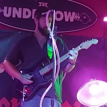 Mason Henderson (Saucy FuzZ) - LIVE @ Undertow (Short)