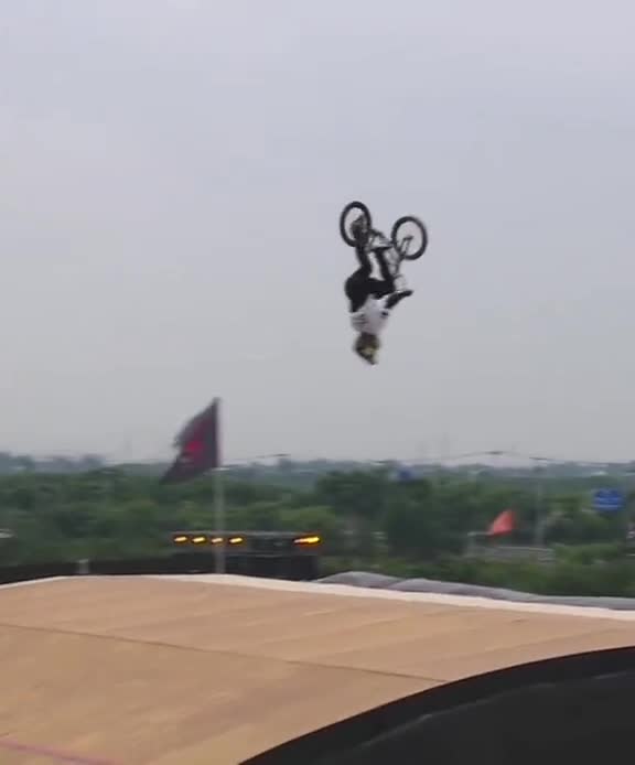 amazing bmx stunt