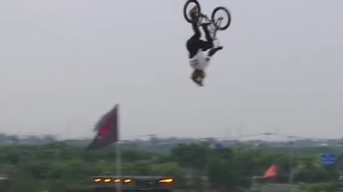 amazing bmx stunt