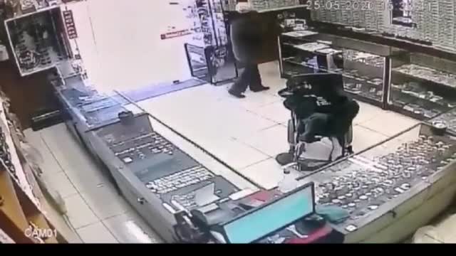 Video: Ladrón sin brazos asaltó una joyería en Brasil