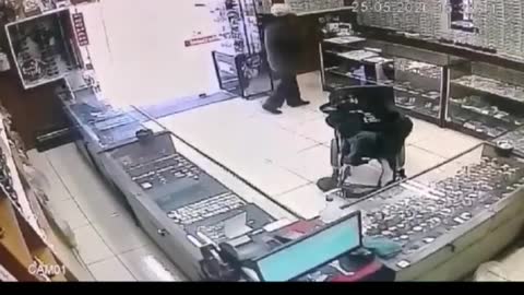 Video: Ladrón sin brazos asaltó una joyería en Brasil