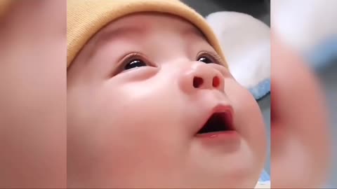Chatterbox little one, cuteness overload. Baby "Ten Mile" baby talk, how much do you understand?