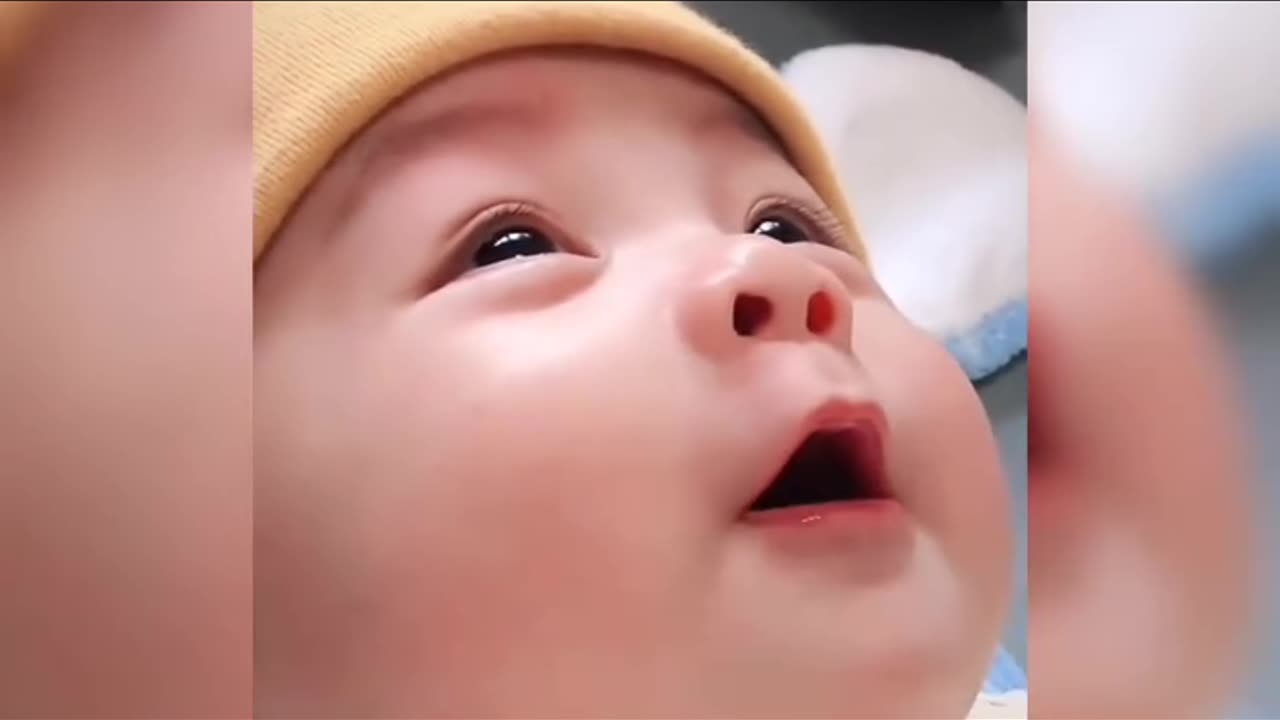 Chatterbox little one, cuteness overload. Baby "Ten Mile" baby talk, how much do you understand?