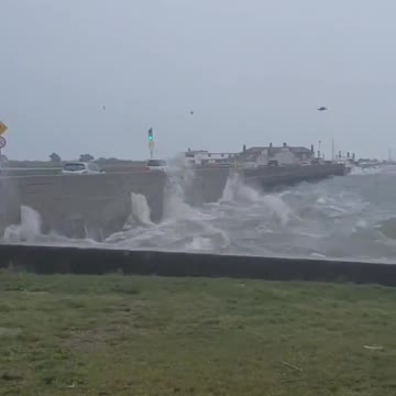 Storm Jorge starts to crank up in Clontarf, Dublin
