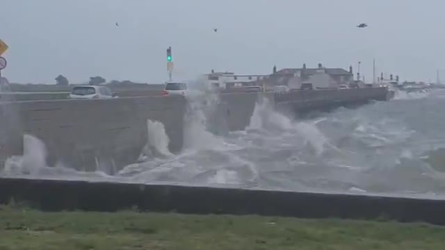 Storm Jorge starts to crank up in Clontarf, Dublin