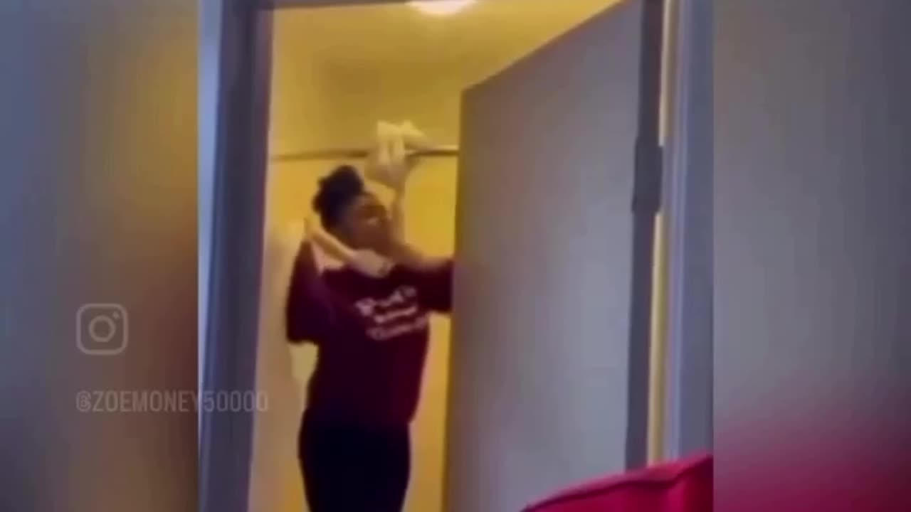 You Sir!! Should Have Been Left This Relationship & She Needs A Padded Room & Meds!! 😩😳😩