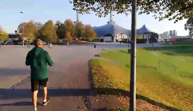 Η εντυπωσιακή λίμνη που στολίζει το πάρκο