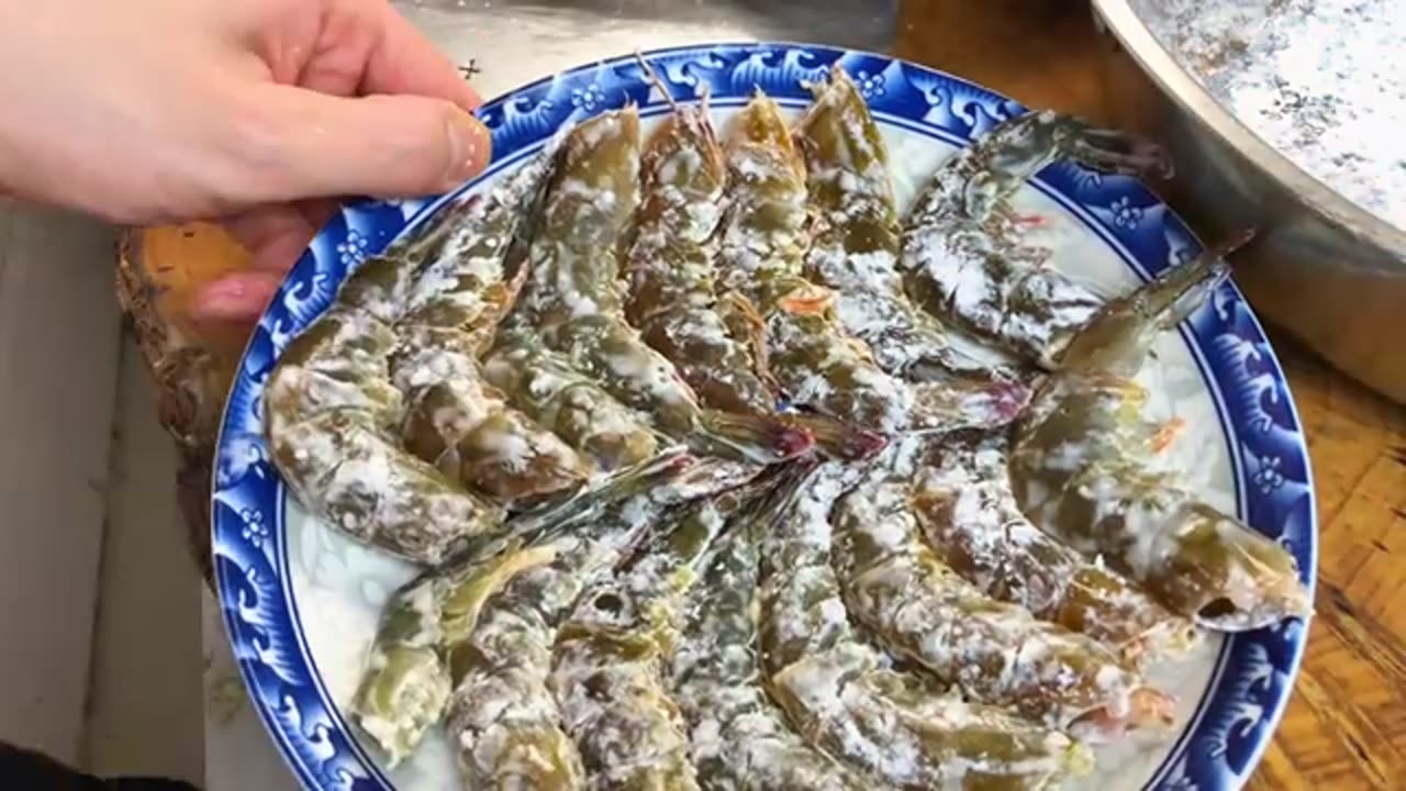A serving of fried shrimps from the Typhoon Shelter costs hundreds of yuan in a restaurant
