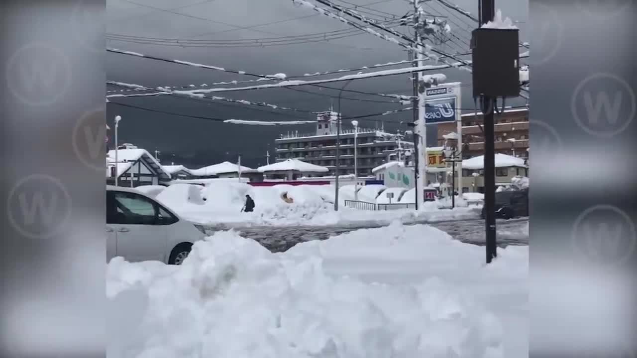 Heavy Snowfall in Hikone, Japan (Dec 29, 2021)