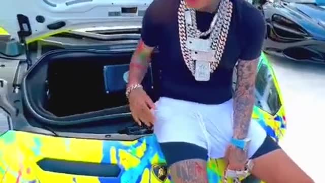 6ix9ine showing much disrespect to the rappers who have no money