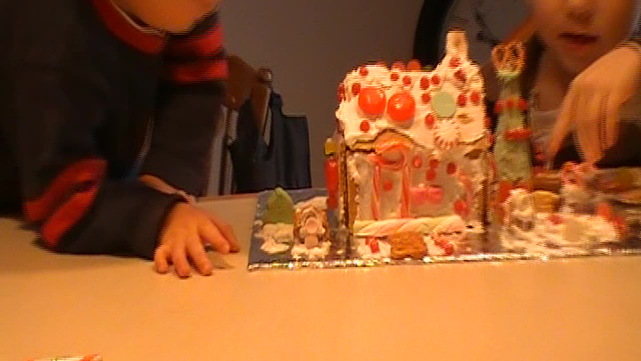 How to build a gingerbread house