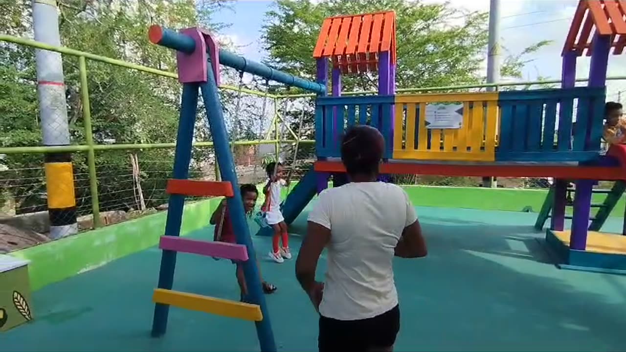 Parque infantil en Luis Carlos Galán