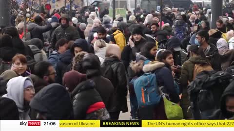 Ukrainian invasion_ Trains overflow as Ukrainians flee their homes to find safet