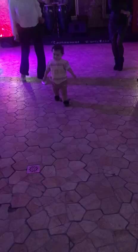 AMAZING baby dance