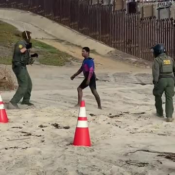 Suspected smugglers tackled and arrested by San Diego Border Patrol Agents