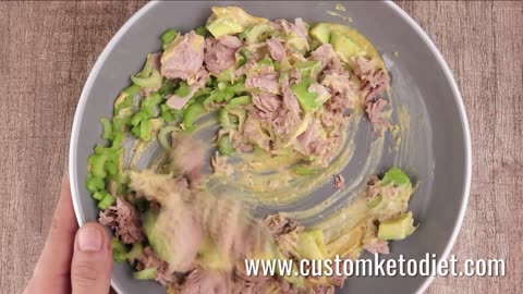 🥗 Keto Curry-Spiked Tuna & Avocado Salad 🐟🥑