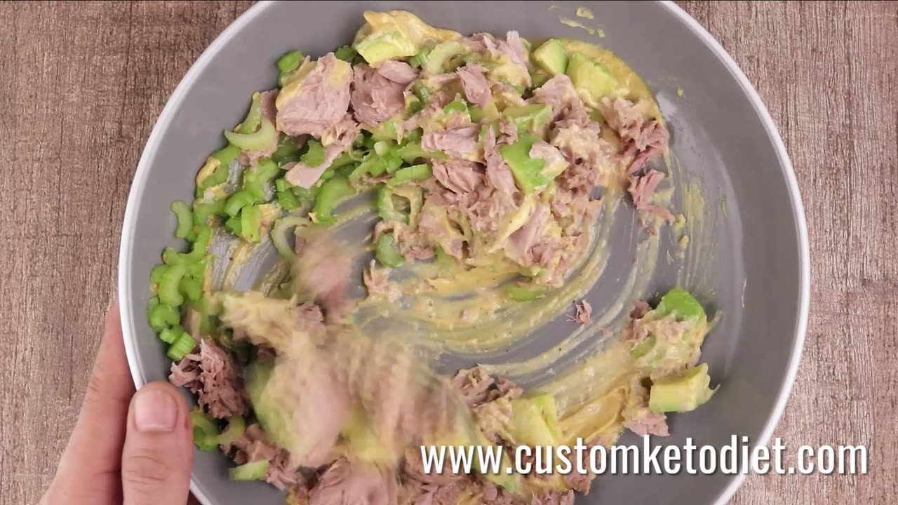 🥗 Keto Curry-Spiked Tuna & Avocado Salad 🐟🥑