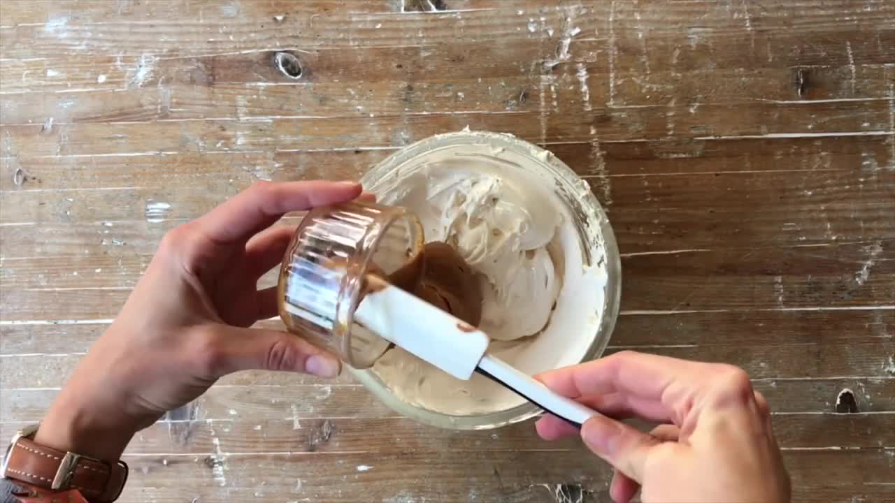 Make a unique cake