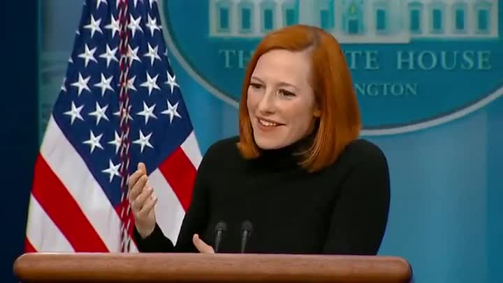 "I'm Not a Doctor" - Doocy Presses Psaki on Mask Wearing in Planes