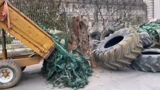 French farmers dump piles of rubbish in protest at fuel prices!