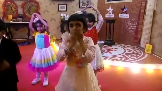 Itni Si Hasi Itni Si Khushi-Barfi II Angira Sain