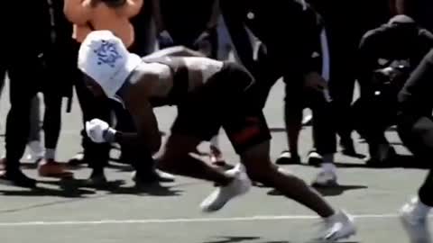 This athlete avoids opponents perfectly